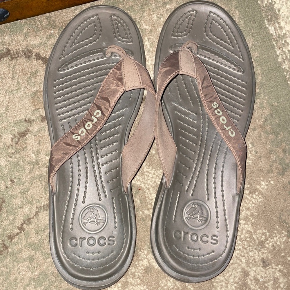 Mens size 13 crocs swiftwater sandals never worn